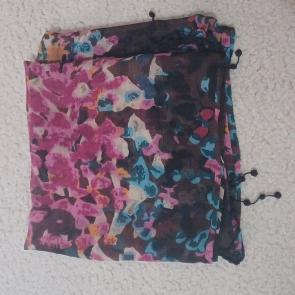 Sheer Scarf With Tassle Details - Picture 11 of 11